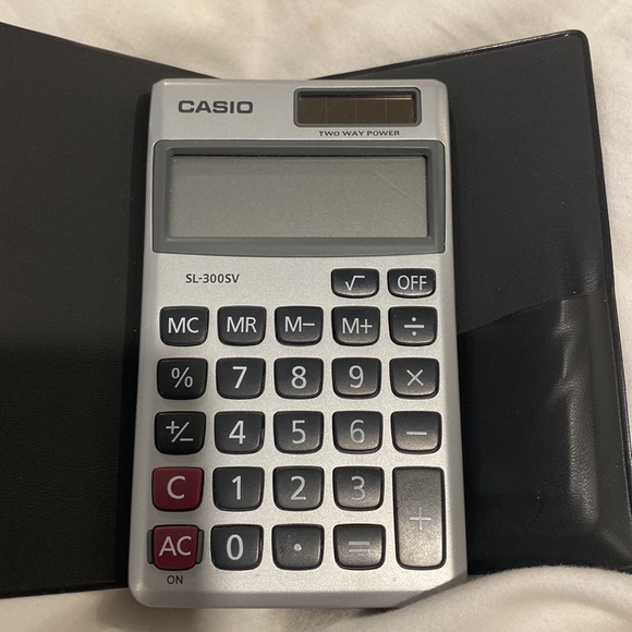 CASIO SMALL CALCULATOR WITH PLASTIC CASE - Picture 9 of 9